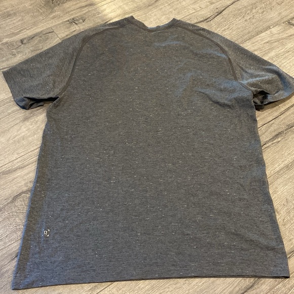 Lululemon T Shirt - Picture 4 of 5
